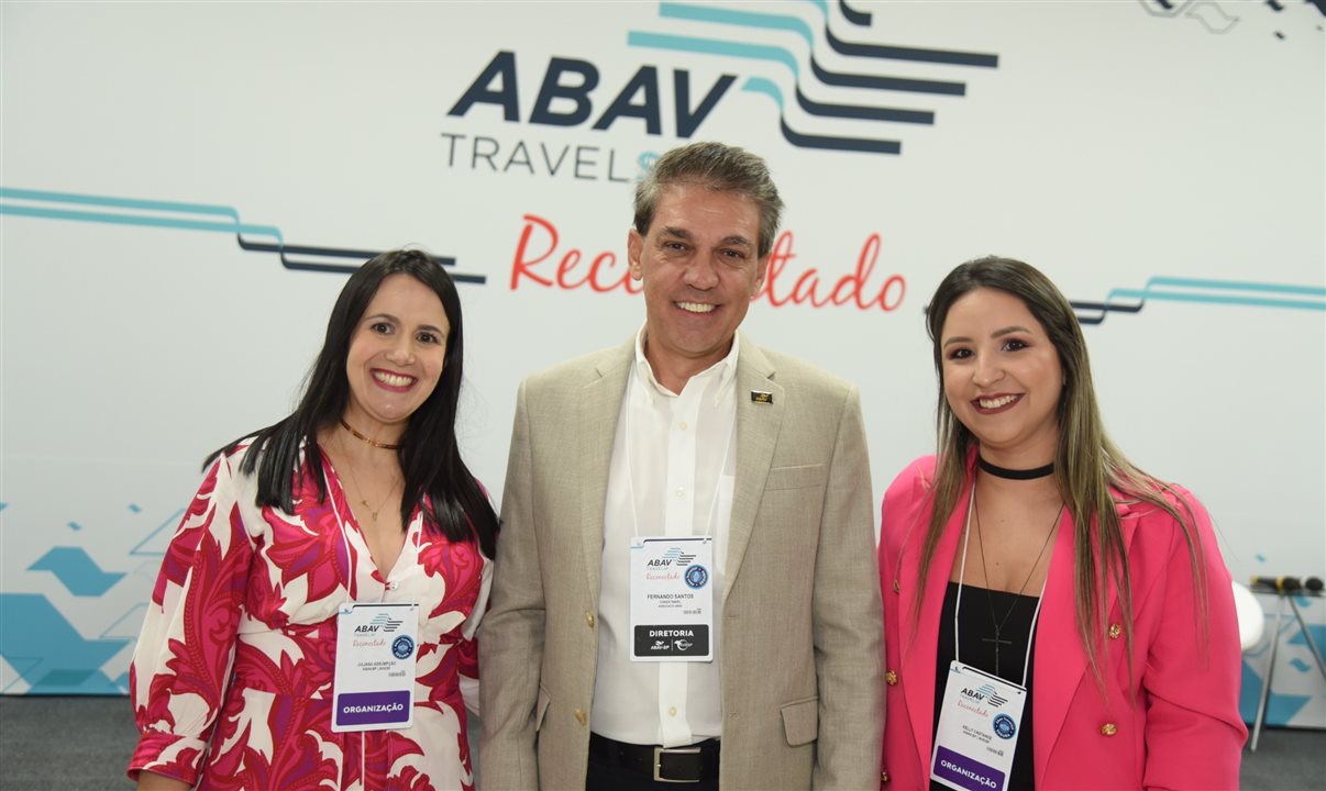 Juliana Assumpção, Fernando Santos e Kelly Castange, da Abav-SP | Aviesp