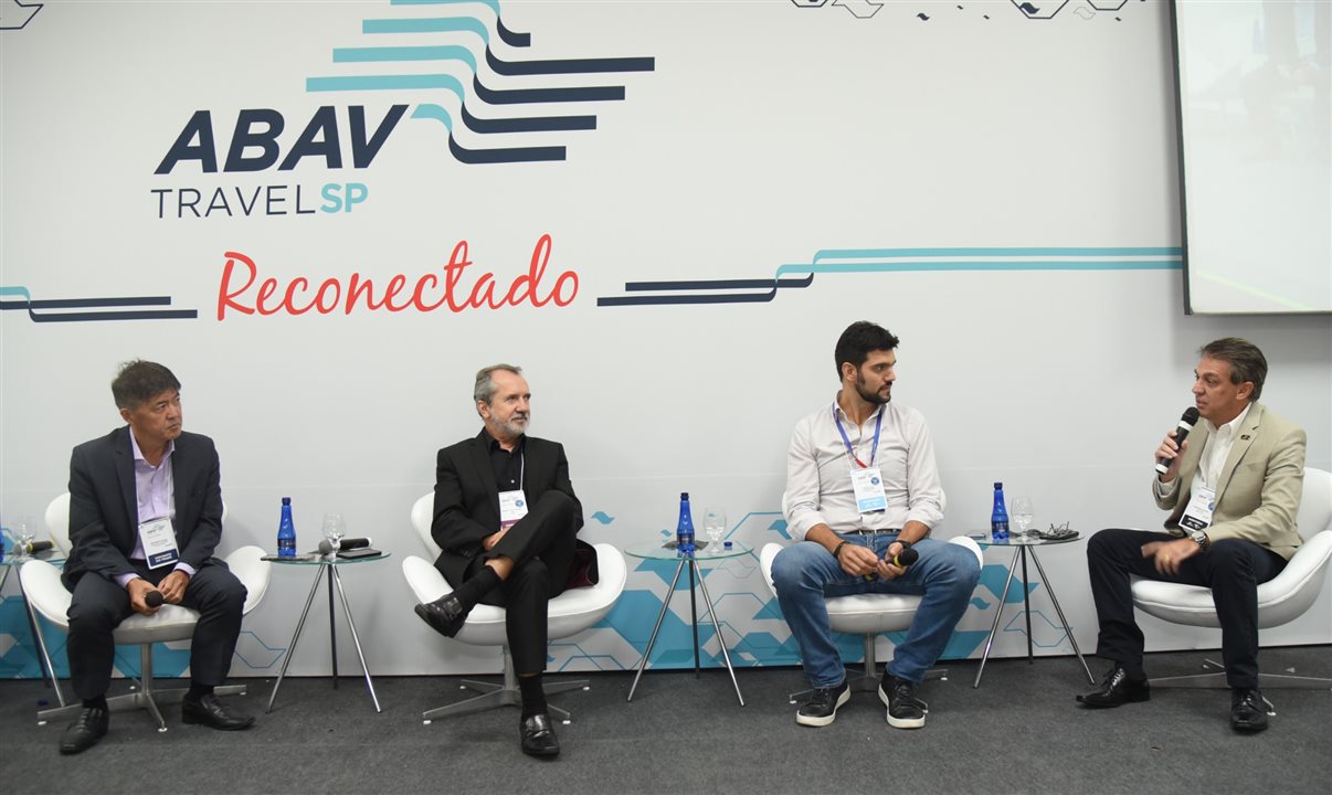 Gervasio Tanabe (Abracorp), Roberto Luiz (Inframerica), Diogo Elias (Latam) e Fernando Santos (Abav-SP | Aviesp)