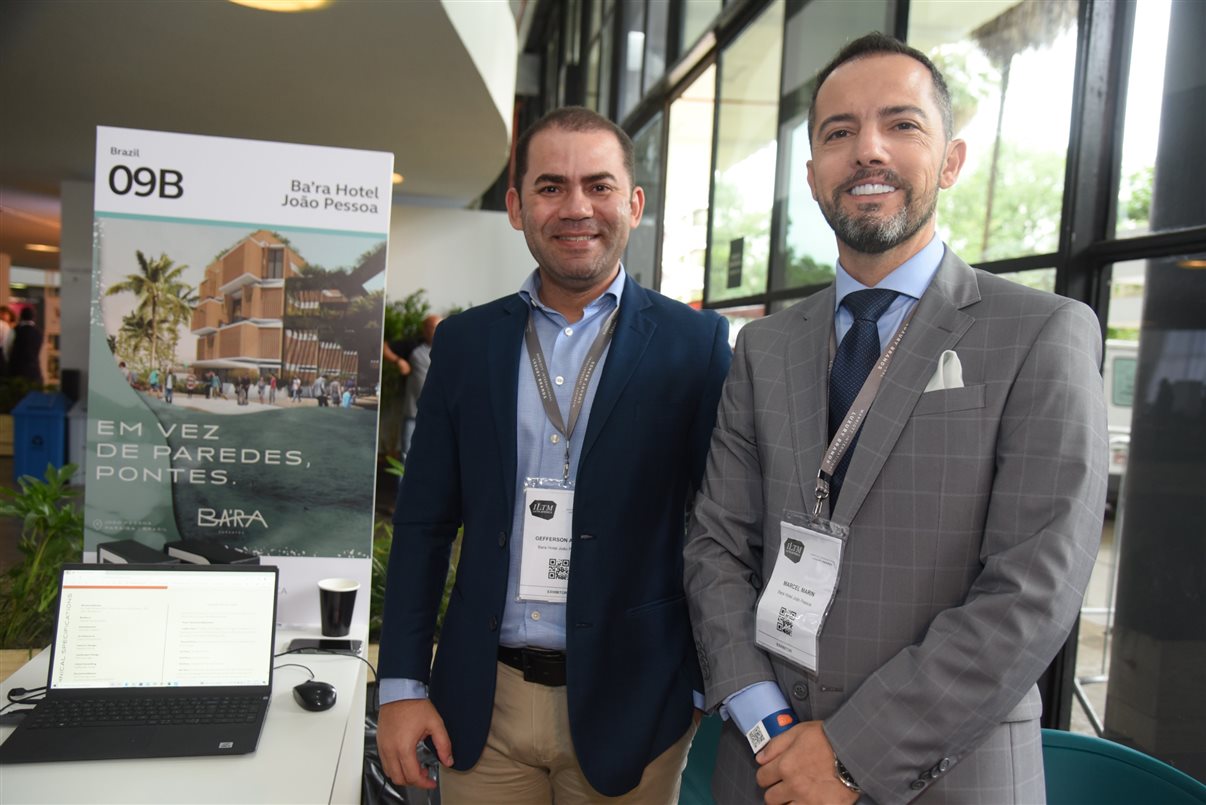 Gefferson Alves, diretor geral do Ba'ra, e Marcel Marin, gerente de Vendas e Marketing do hotel