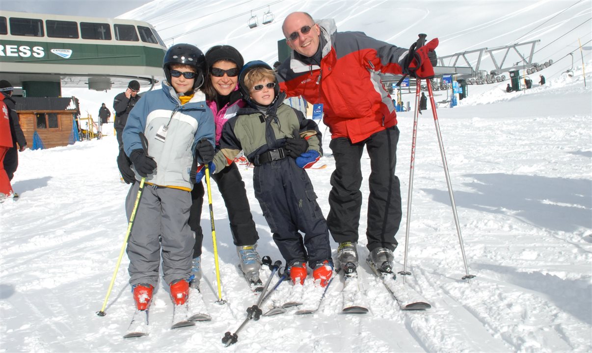 Aldo e Patty Leone com seus filhos em Bariloche, em 2005