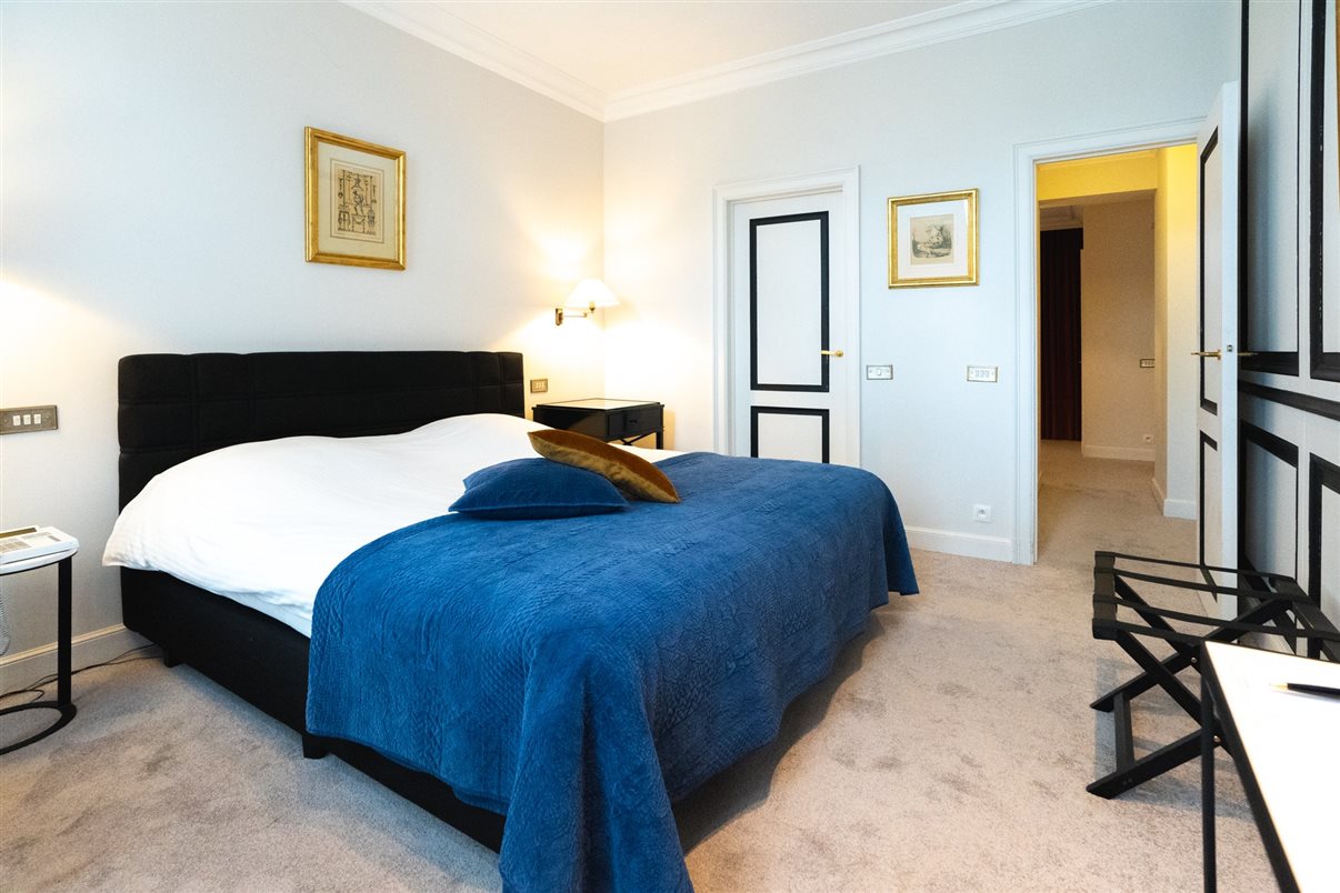 O hotel tem 65 quartos que combinam conforto e elegância com tecnologia contemporânea