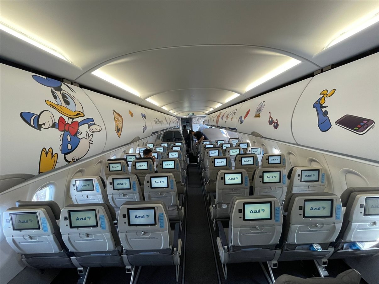 Cabines tematizadas de Pato Donald, em parceria da Azul Linhas Aéreas com a Disney Destinations