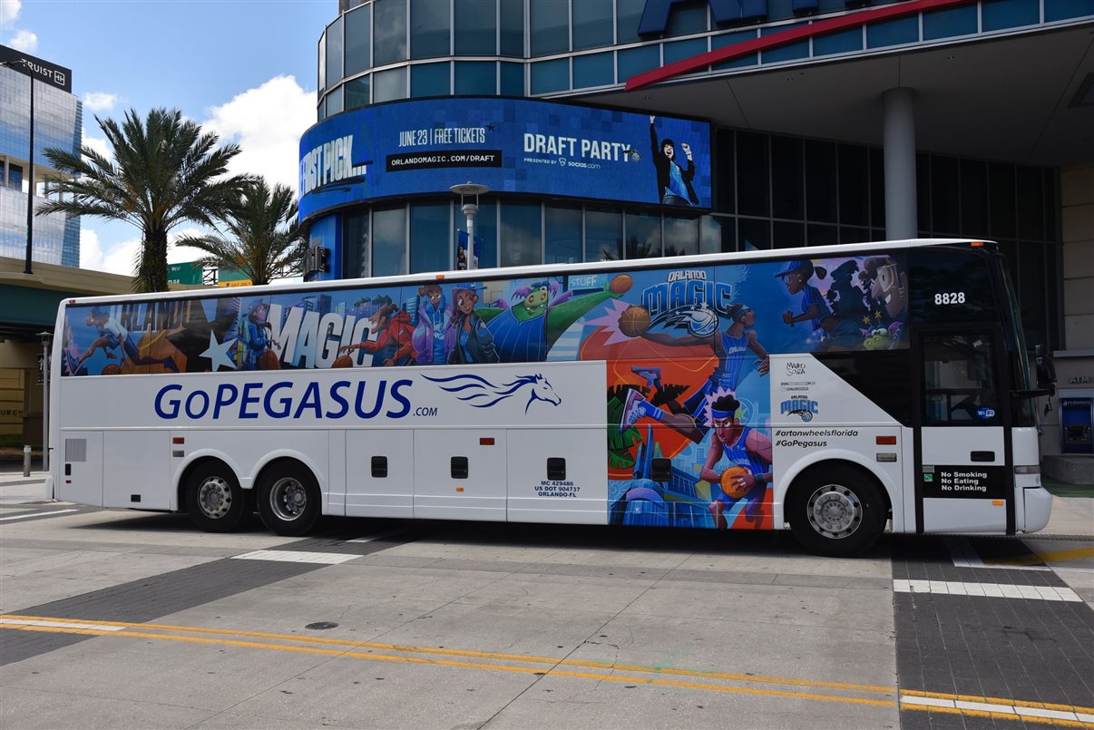 GoPegasus converte seus ônibus de luxo para 61 passageiros em obras de arte itinerantes