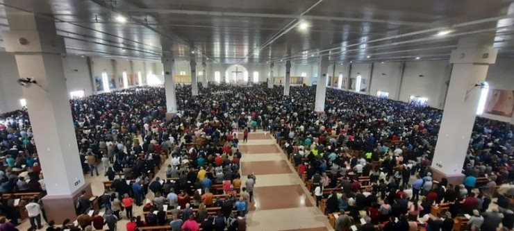 O Novo Santuário abriga até 5 mil pessoas sentadas e 2 mil em pé