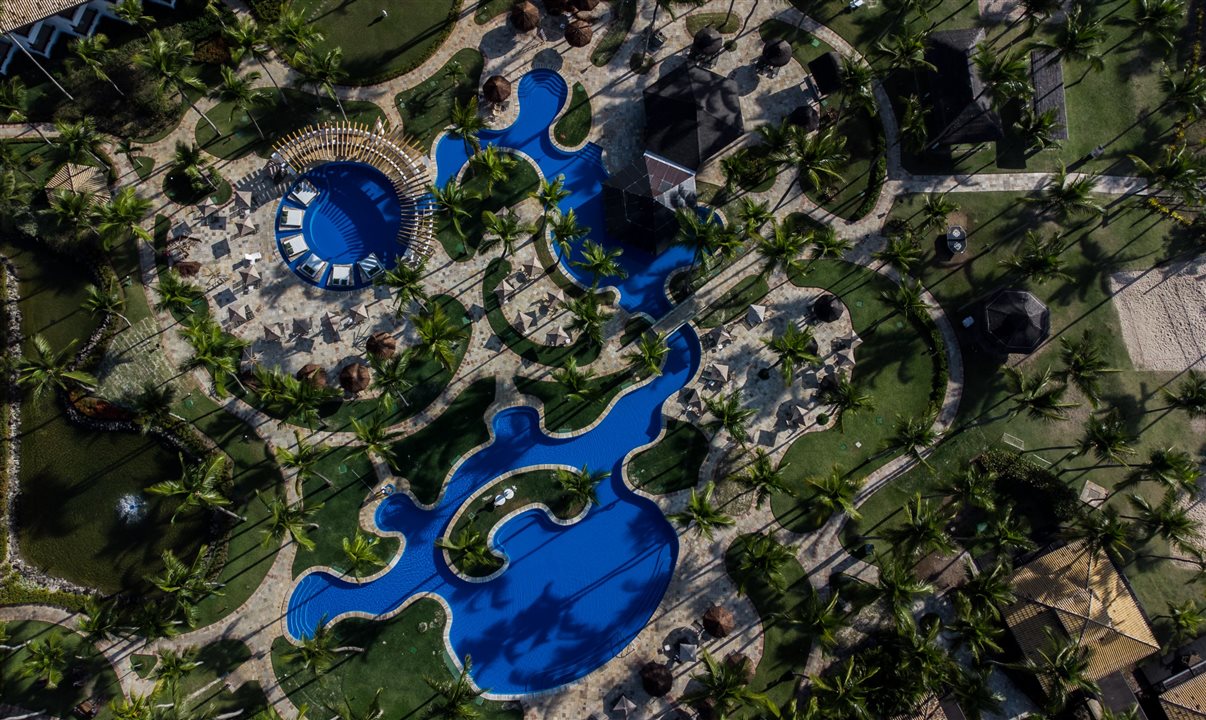 A piscina do resort passou por mudanças estruturais e arquitetônicas