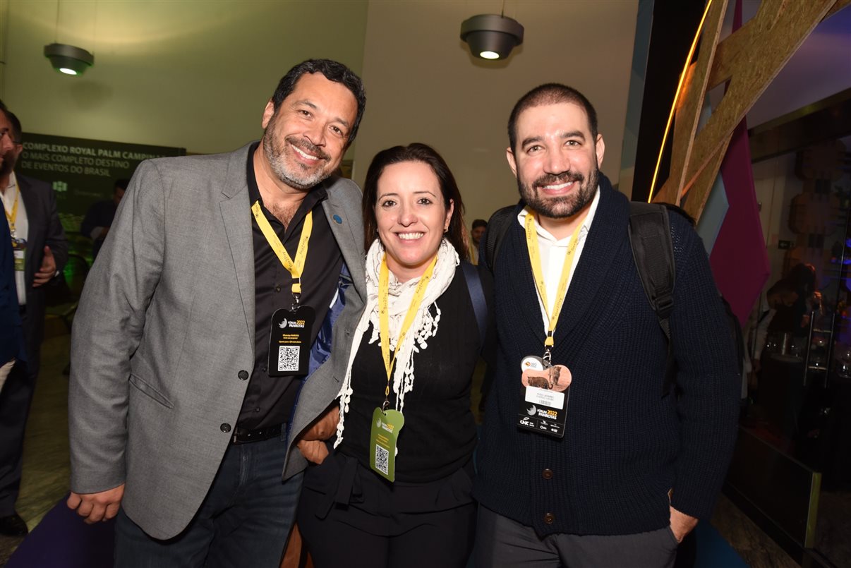 Jorge Souza, da Orinter, com Adriana Fredericce e Hugo Lagares, da Diversa