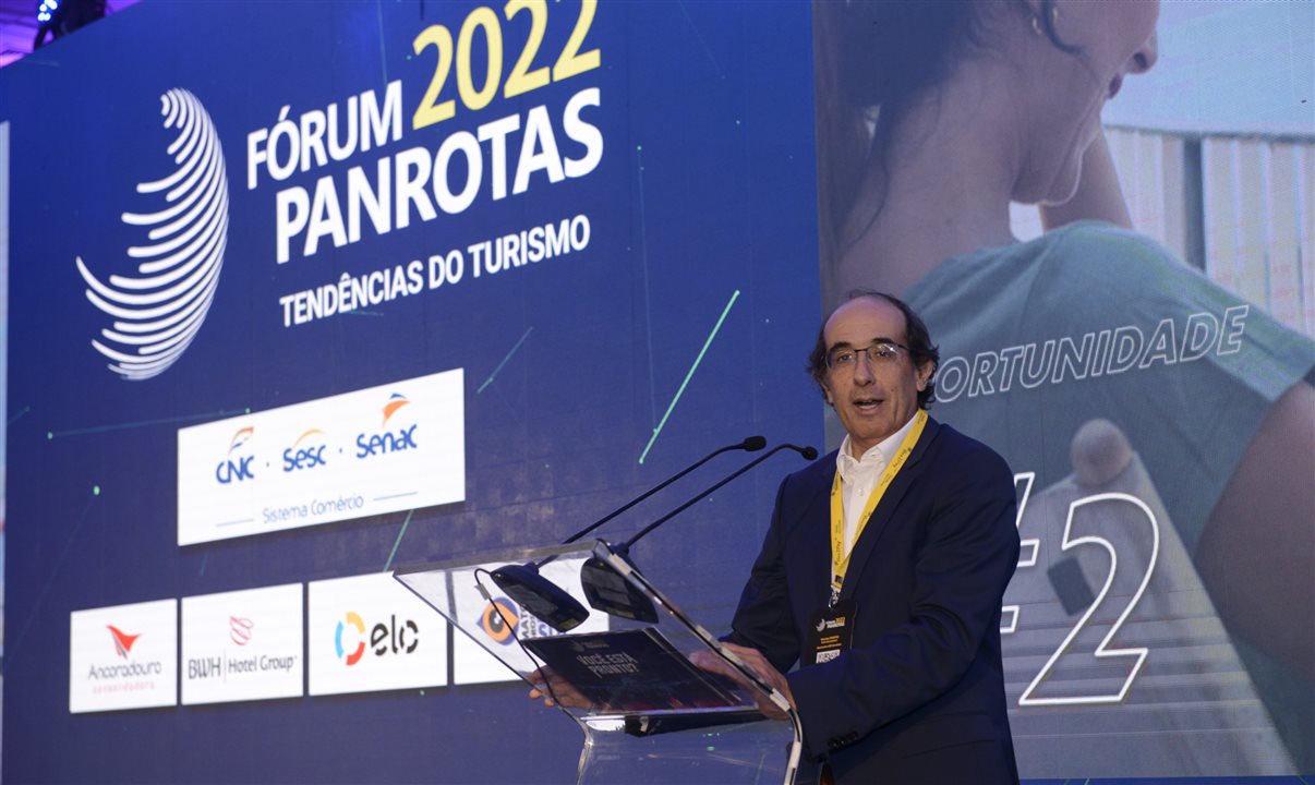 Damián Scokin, CEO da Decolar, durante o Fórum PANROTAS 2022