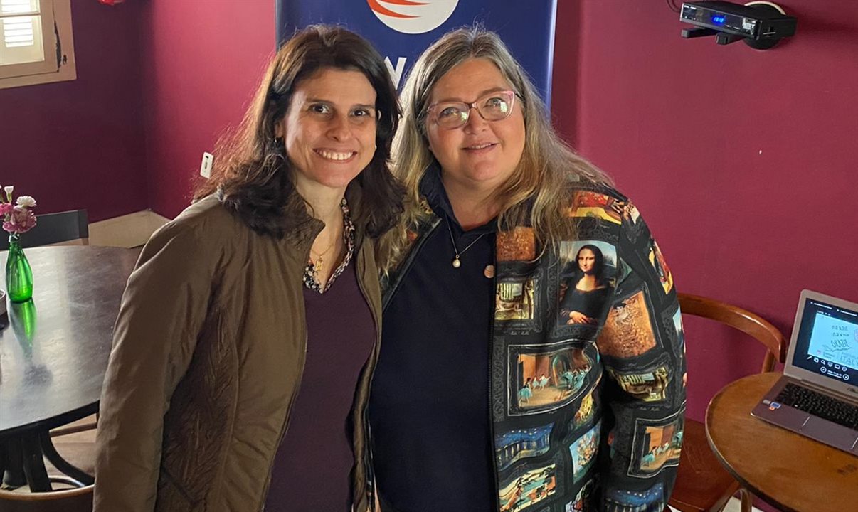 Maria Camilla Alcorta, da Carrani Tours, e Rosani Aguiar, executiva de vendas da New Age