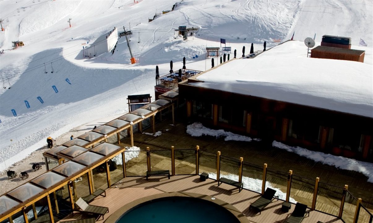 Piscina aquecida é um dos atrativos mais aconchegantes do Valle Nevado no inverno
