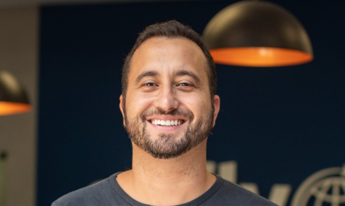 Fundador e CEO da startup Onfly, Marcelo Linhares é desenvolvedor de software, empreendedor no setor de Turismo e Tecnologia, especialista em e-commerce e marketing digital e membro dos conselhos do E-commerce Brasil e da Selia