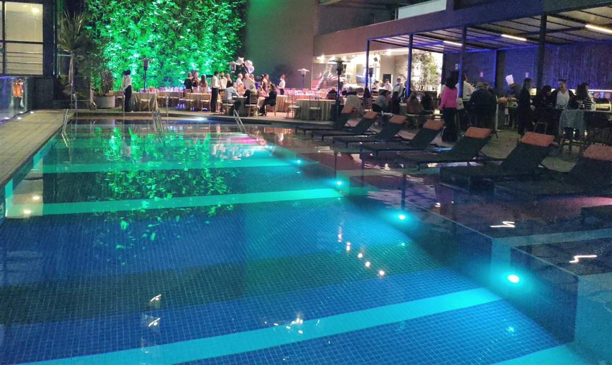 Primeiro dia de Fórum PANROTAS terá happy hour na piscina do Sheraton WTC com apoio da ViagensPromo