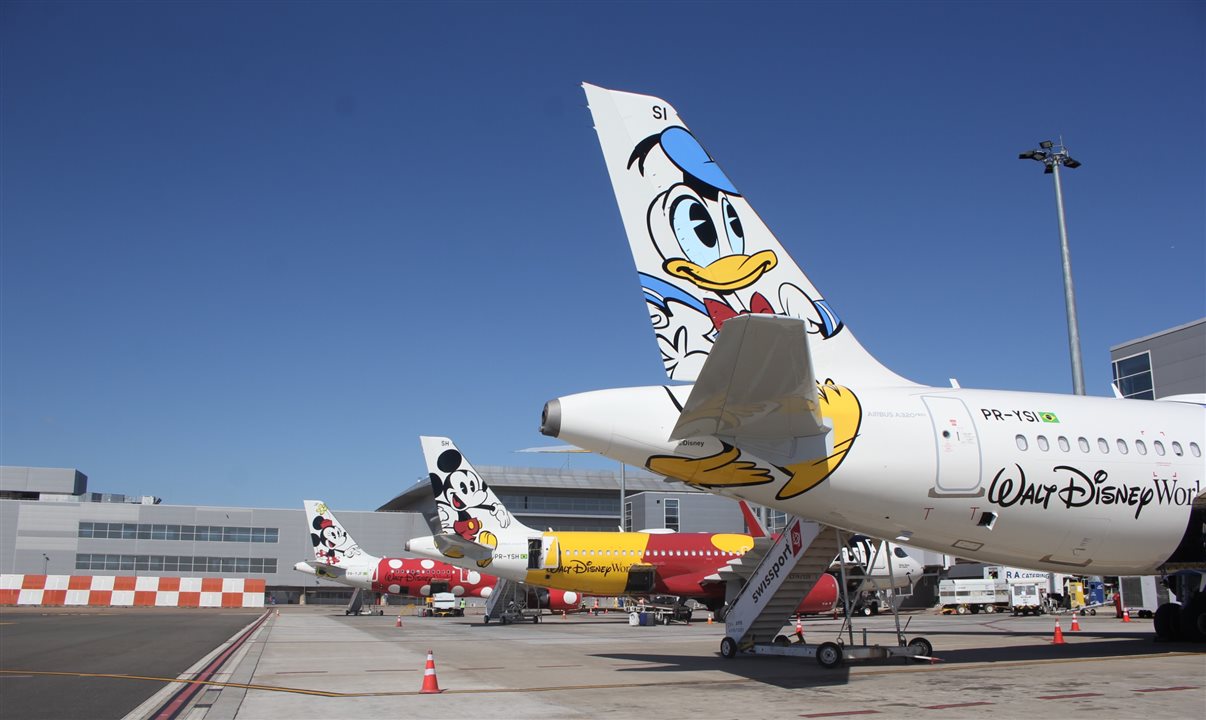 As aeronaves inspiradas nos personagens de Mickey Mouse, Minnie Mouse e Pato Donald, se reuniram no aeroporto de Viracopos, em Campinas (SP)