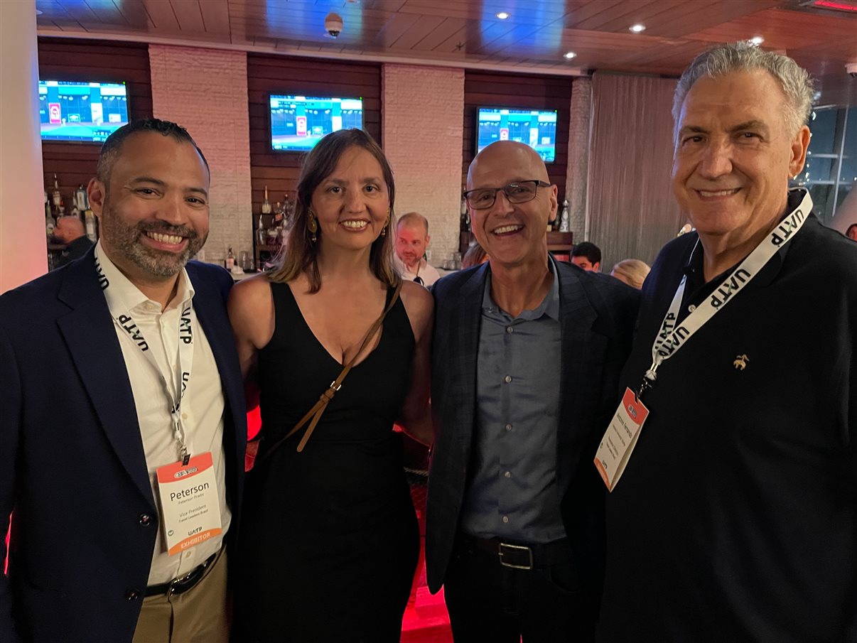 Peterson Prado e Fernando Slomp, da Avipam, com Gabe Rizzi, presidente do Internova Travel Group (Altours e Travel Leaders) e Carina Grenno, VP para América Latina. No Brasil, a Avipam é a parceria do grupo