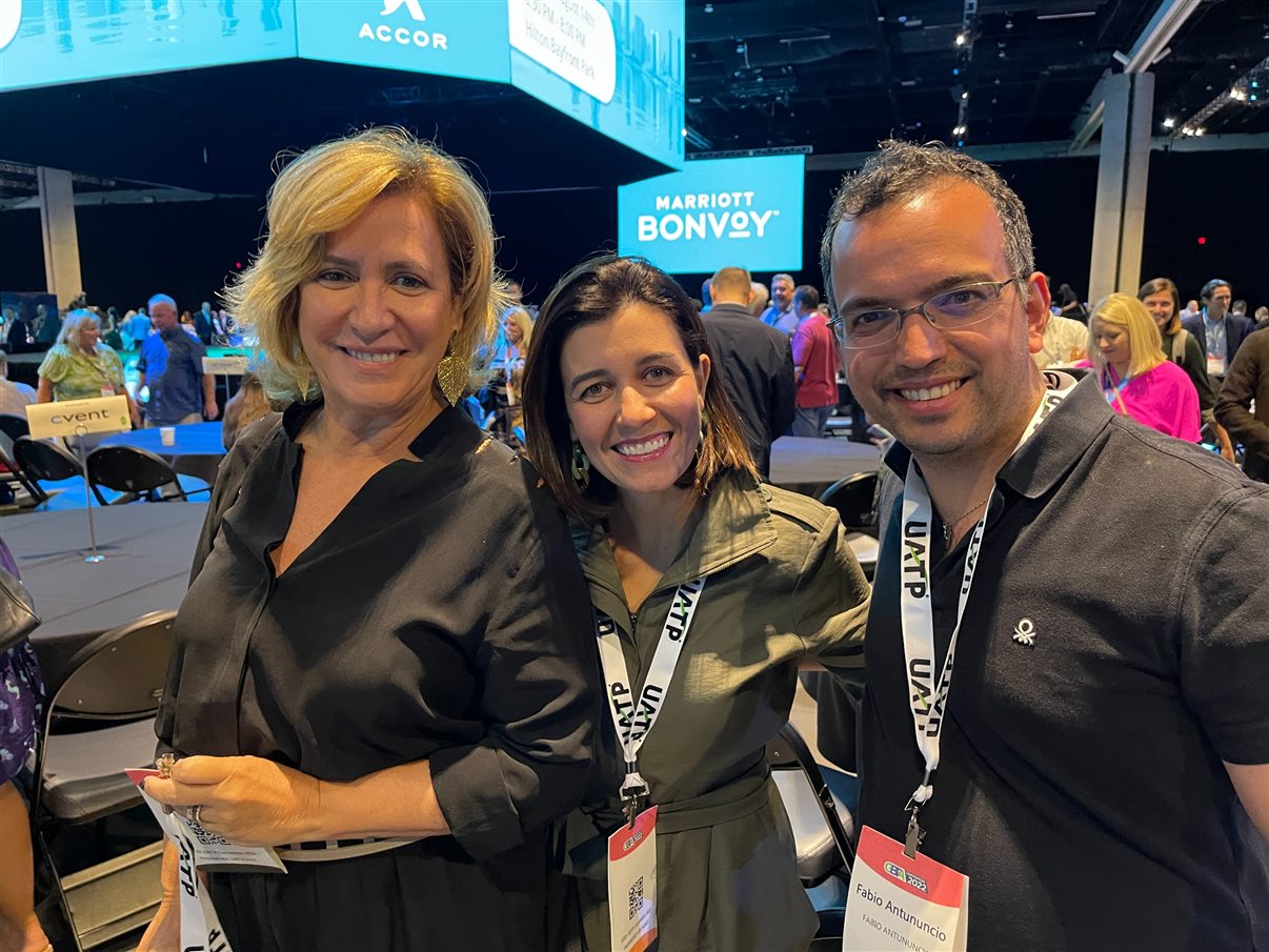 Vivi Martins, da Academia de Viagens, Aline Bueno, da HRS, e Fabio Antununcio, da Stabia Turismo