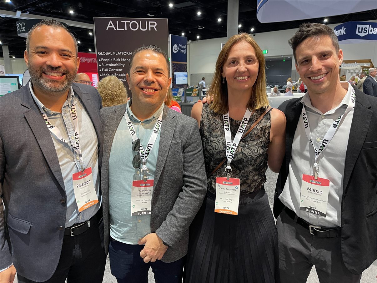 Peterson Prado, Anderson Paranhos e Márcio Palhares, da Avipam, com Carina Fernandez Grenno, do Travel Leaders Group