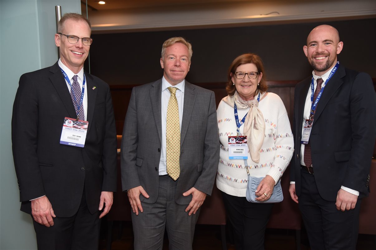 Scott Shawn, do consulados dos Estados Unidos, David Hodge, cônsul geral dos Estados Unidos em São Paulo, Heloisa Prass, da PANROTAS, EJ Richardson, do Consulado dos EUA