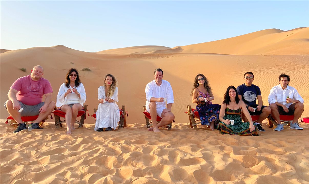 Os convidados aproveitaram um passeio pelas areias do deserto (o tradicional dune bashing)