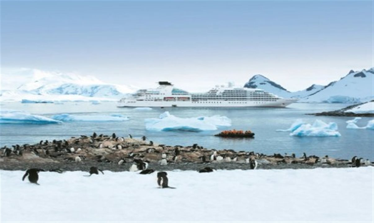 Navio de expedição Seabourn na Antártica