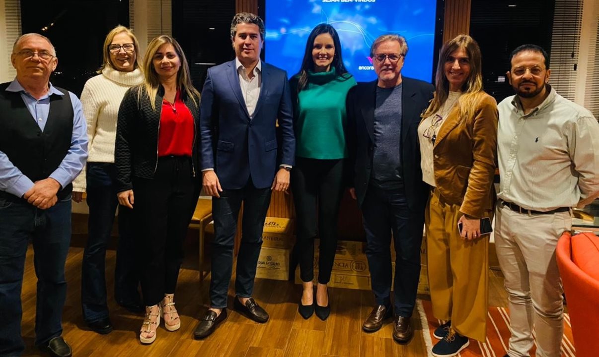 João Torisco e Márcia Novaes (Mondiale), Sandra Alves (Seadust Cancun), Juarez Neto (Grupo Ancoradouro), Camila Tambellini (Mondiale), Maurício Vianna (Atelier Hotéis), Gisele Torrano (Grupo Presidente) e Eduardo Porcino (Mondiale)