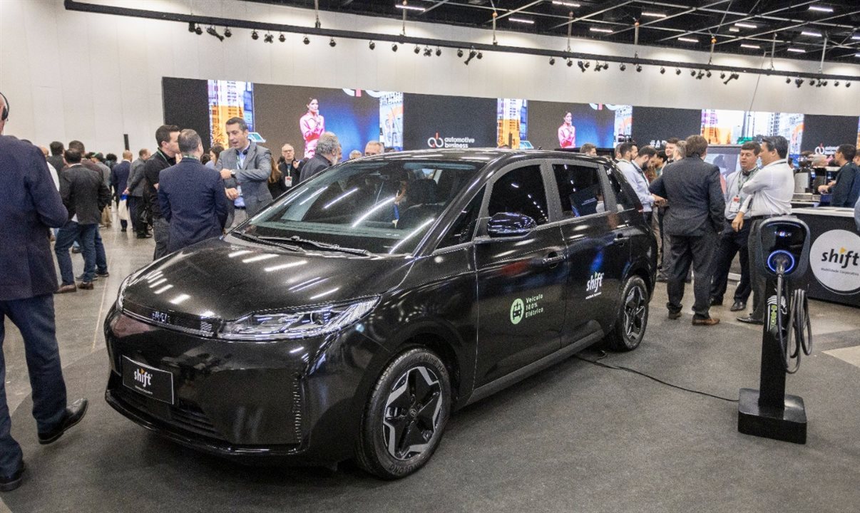 Shift aumenta frota de carros elétricos com o BYD D1