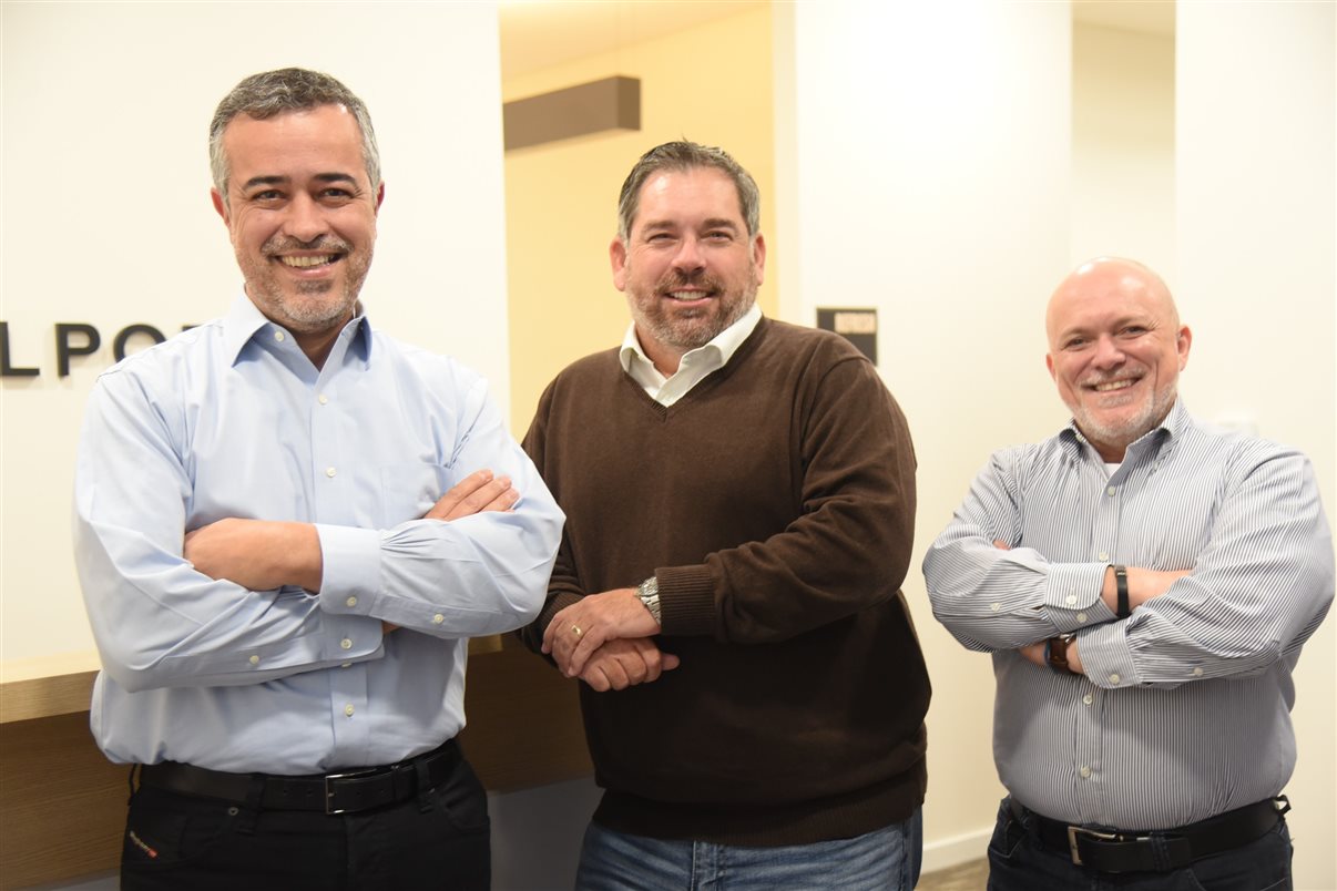 Luís Carlos Vargas, Jason Toothman e Sandro Magalhães, no novo escritório da Travelport