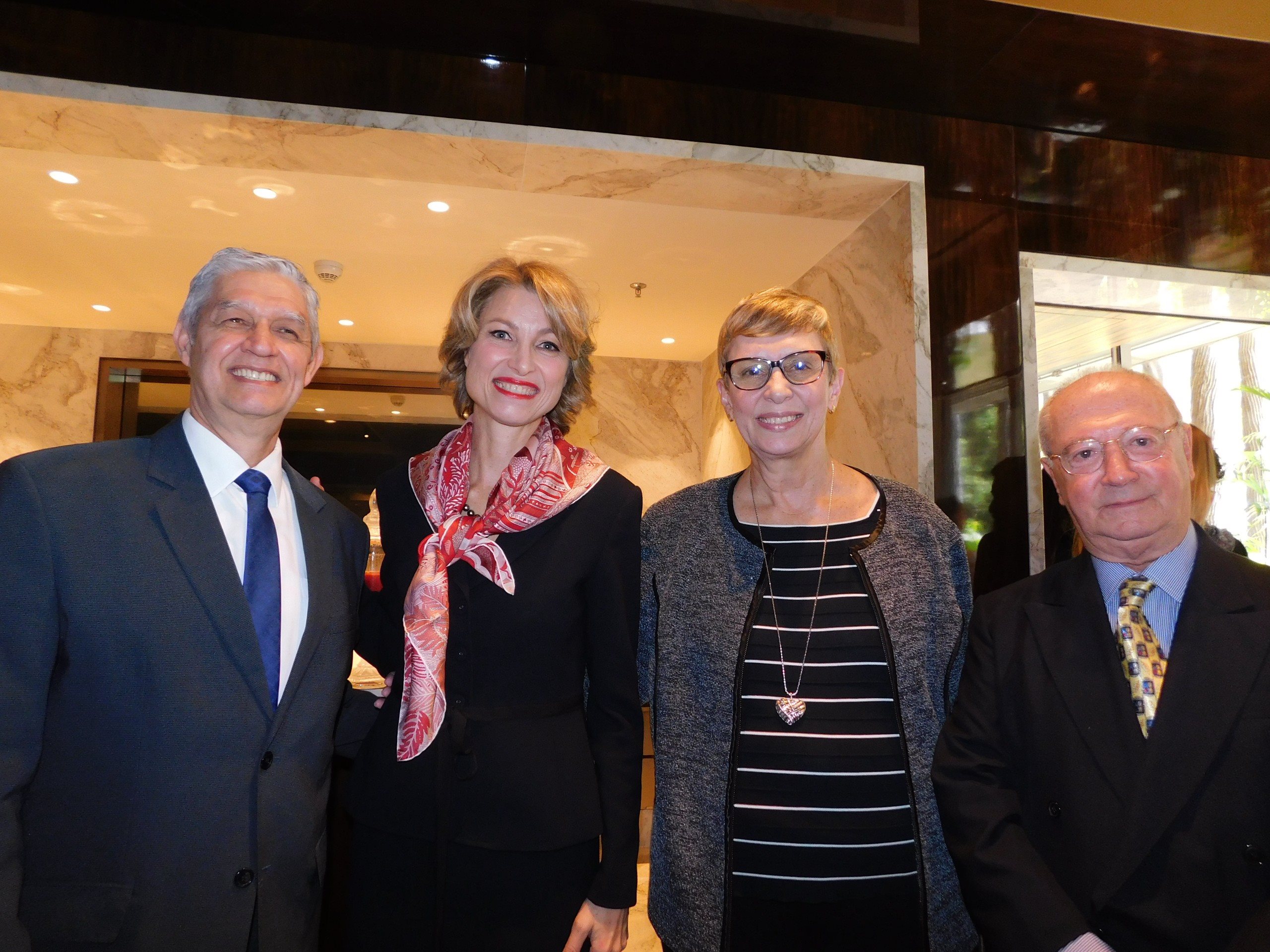 Carlos Dezen (Senator Tur), Caroline Putnoki (Atout France), Bárbara Picolo (ETS) e Carlos Chehin (See the World Viagens e Turismo)
