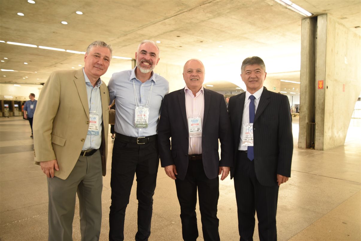 Luiz Strauss, presidente da Abav RJ, Anderson Wolff, da Gol, Carlos Prado, conselheiro da Abav SP, e Gervasio Tanabe, da Abracorp