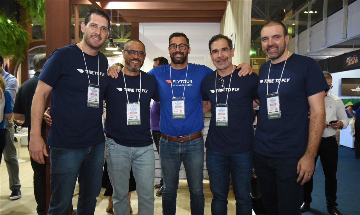 Jorge Marins, Emerson Cardoso, Fabio Oliveira (Flytour Franchising), Flavio Marques e Fernando Lermi, da Flytour Consolidadora