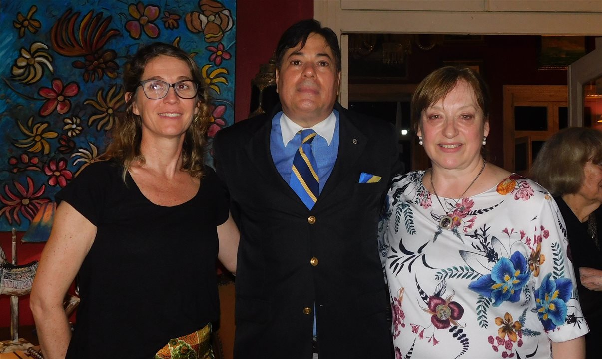Irene Cabrera (Planejamento Estratégico de Turismo do Uruguai), Rodrigo Carneiro Leão (Cônsul Honorário do Uruguai) e Mariella Volpee (representante do Turismo do Uruguai)