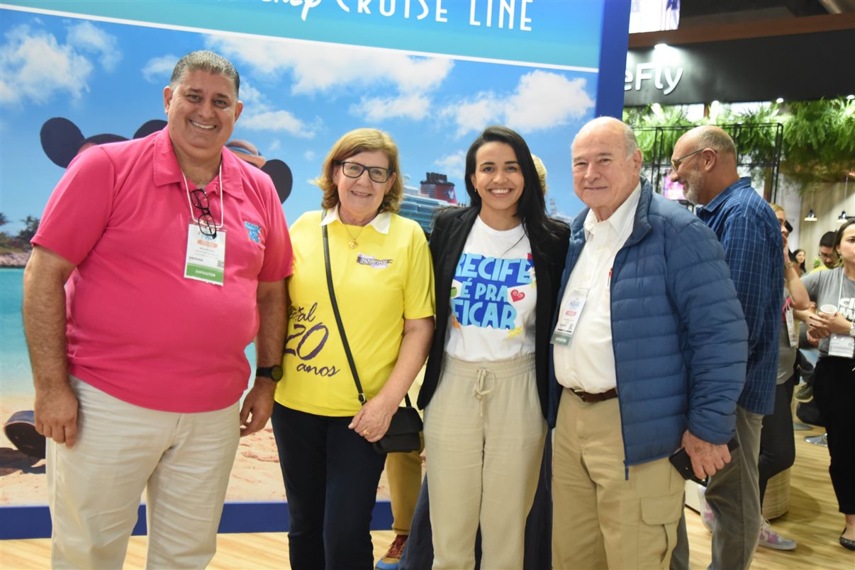 Mustafá Dias, da secretaria de Turismo de Recife, Heloísa Prass, da PANROTAS, Pâmela Alves, secretária de Turismo e Lazer de Recife, e Guillermo Alcorta, da PARNROTAS
