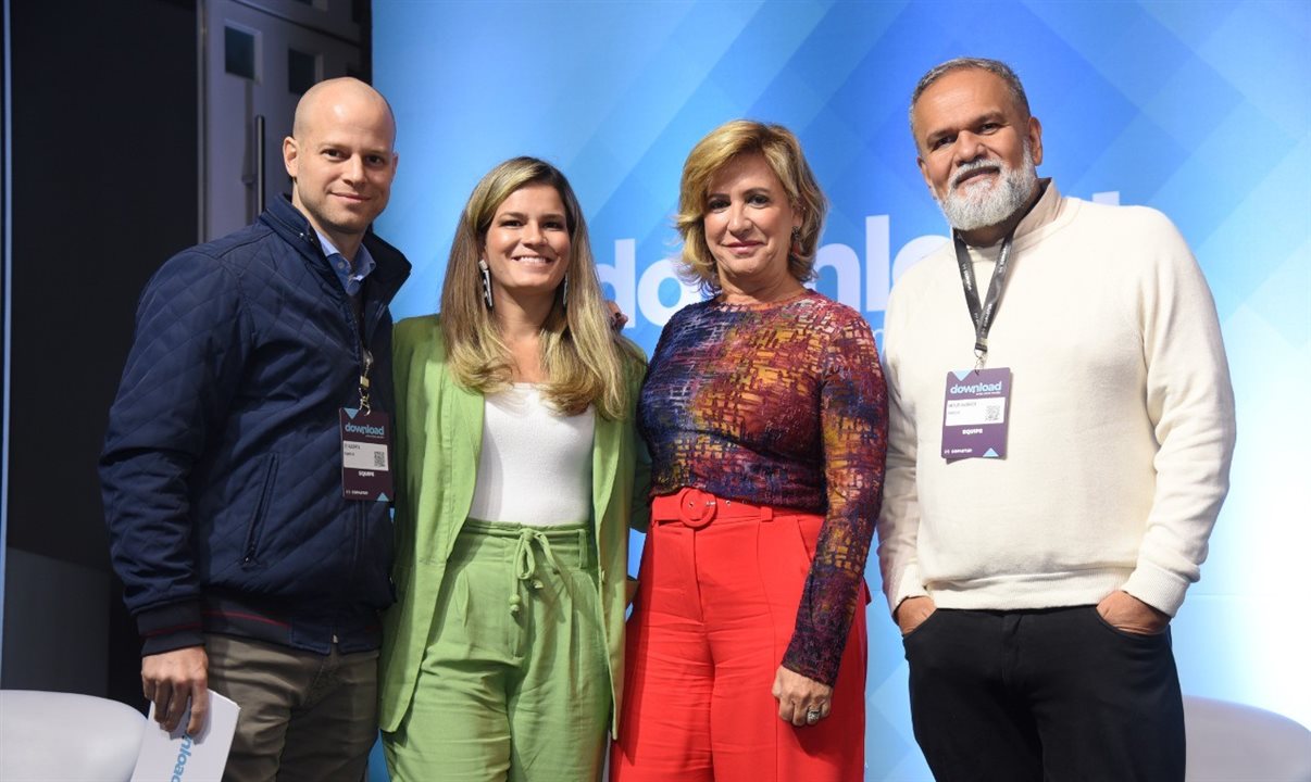 Juliana Andrade e Vivi Martins, da Academia de Viagens, entre José Guilherme Alcorta e Artur Andrade, da PANROTAS