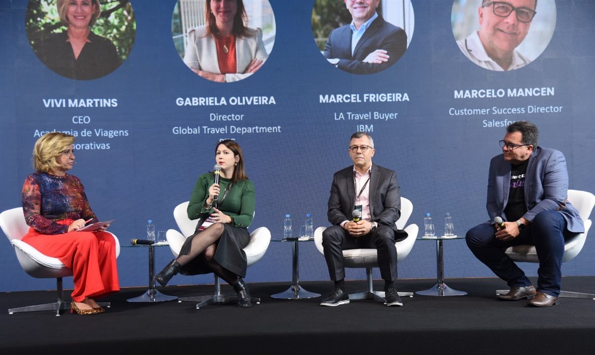 Vivi Martins, da Academia de Viagens, moderou o painel com Gabriela Oliveira, do BTG Pactual, Marcel Frigeira, da IBM, e Marcelo Mancen, da Salesforce