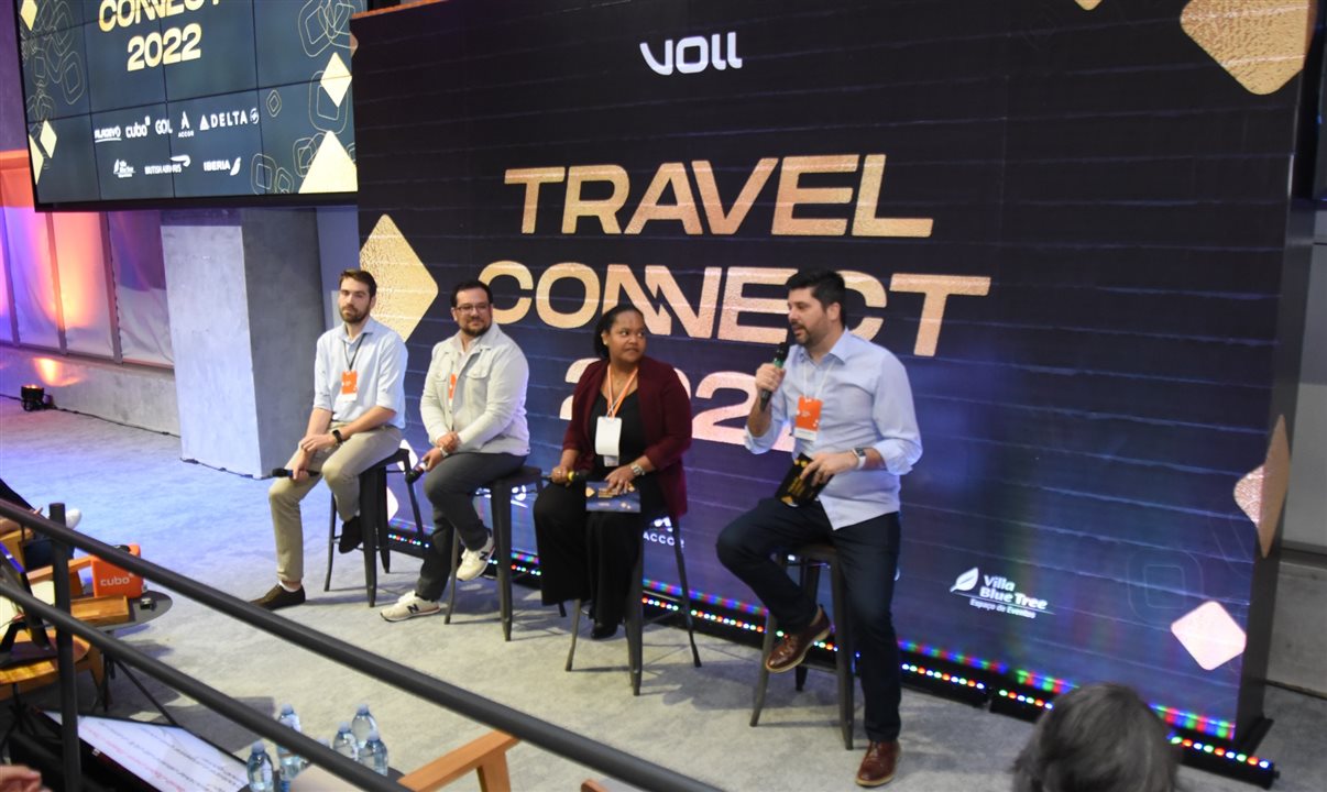 Calvin Trubiene, Bruno Rocha, Livia Brunis e Thales Chieco (todos da Gol) durante o Travel Connect 