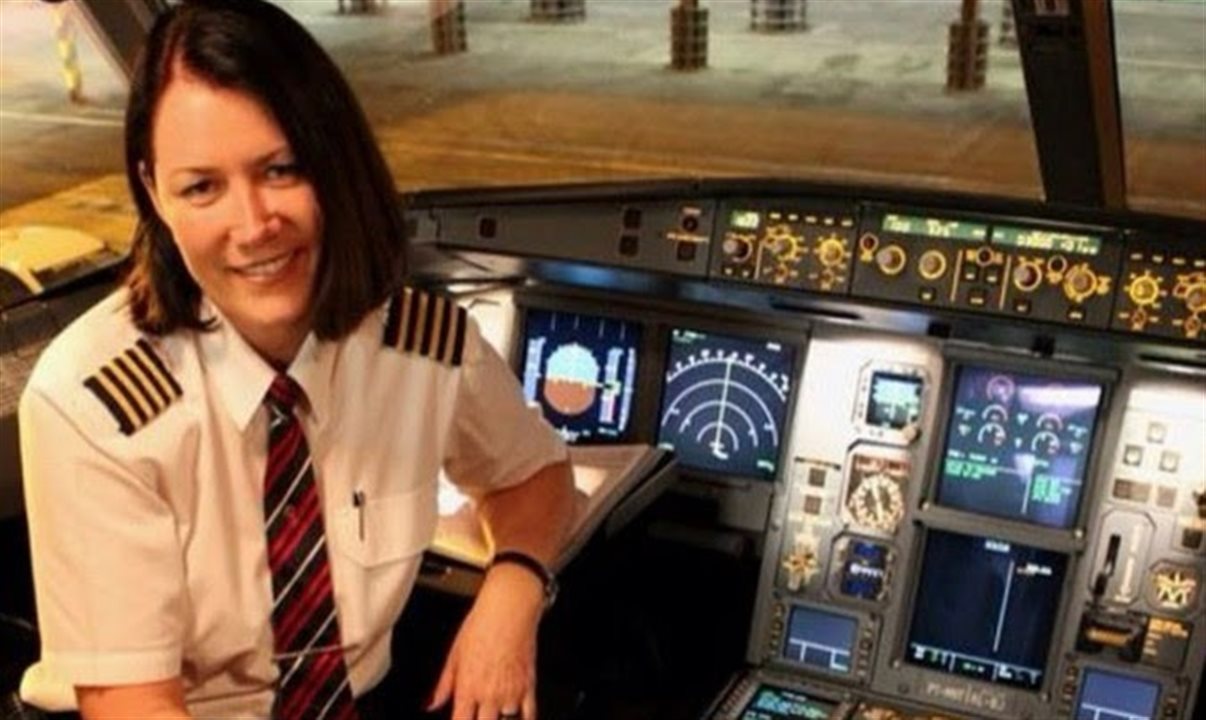 Claudine no cockpit da aeronave Airbus A330