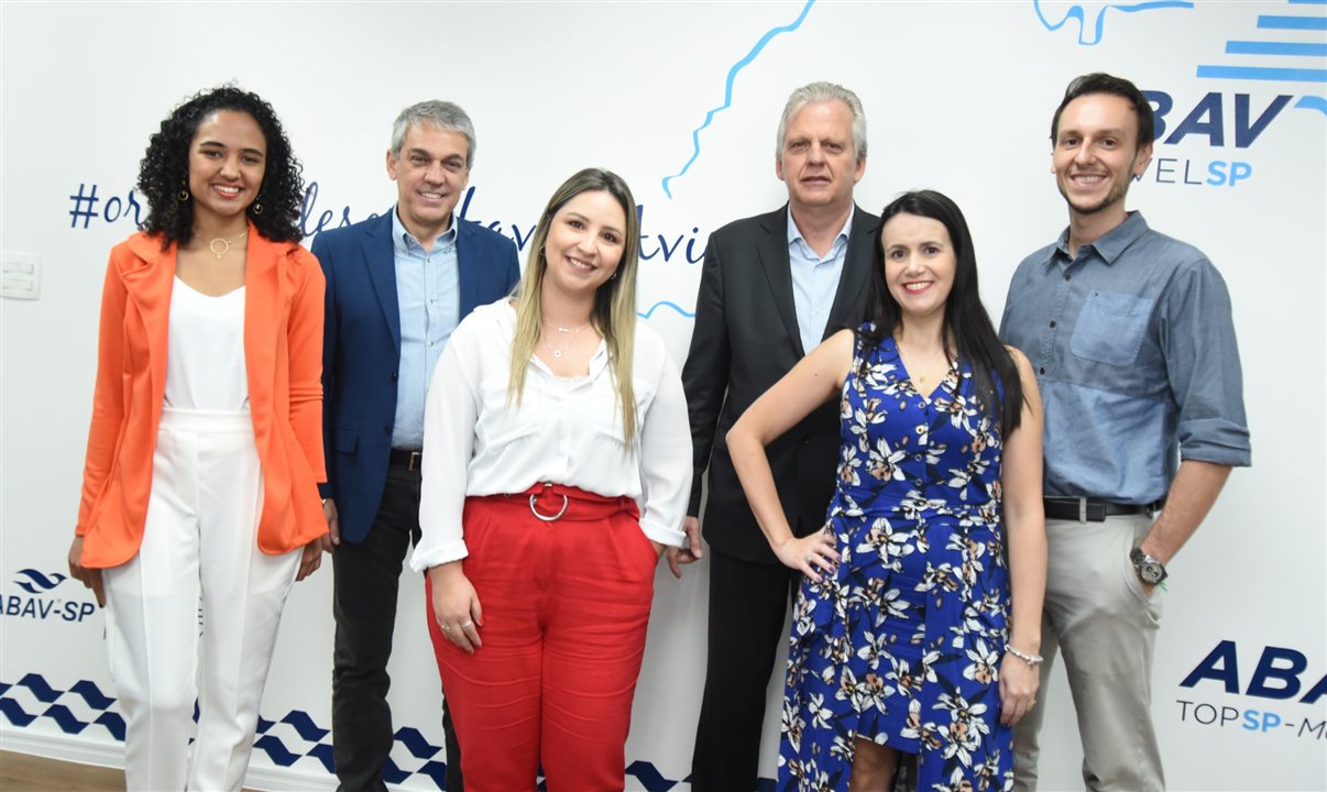 Parte da equipe Abav-SP | Aviesp: Mariana Pereira, Fernando Santos, Kelly Castange, Edmar Bull, Juliana Assumpção e Bruno Waltrick