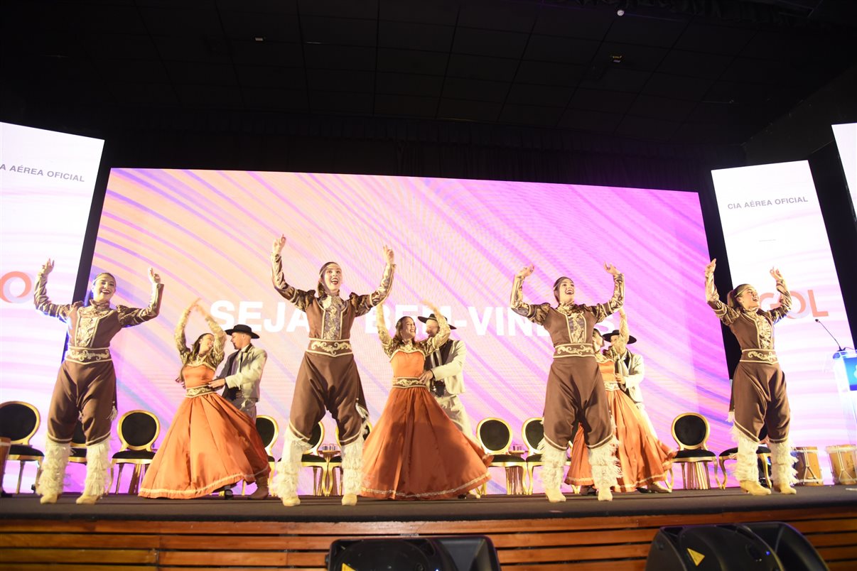 Solenidade de abertura contou com danças típicas no Festuris 2022