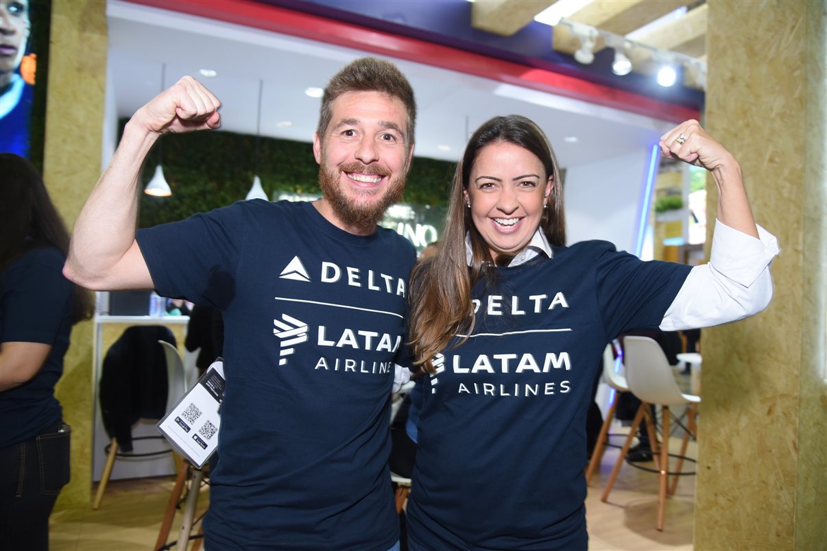 Danillo Barbizan, gerente de Vendas da Delta no Brasil, e Aline Mafra, diretora comercial da Latam Brasil