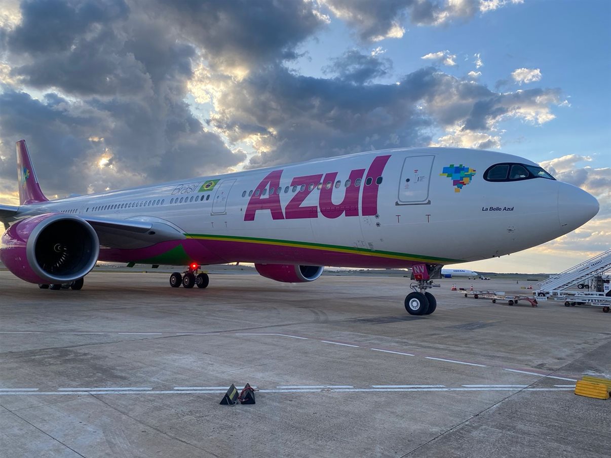 La Belle Azul é a maior da aérea já feita nesse tom, tendo capacidade para 298 passageiros