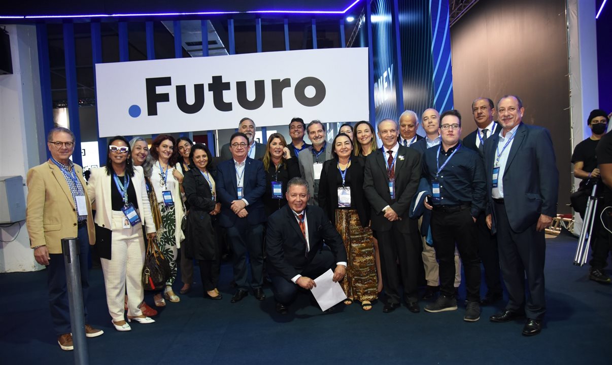 Participantes do Rio Innovation Week, entre eles Alexandre Sampaio, Marcelo Linhares, Toni de Oliveira, Fatima Facuri, Antonio Henrique Borges, Manuel Suarez, Monica Sâmia e Simone Scorsatto