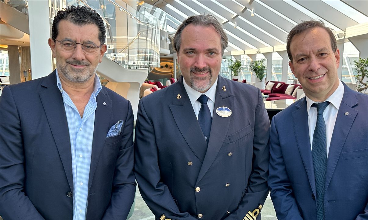Gianni Onorato, CEO da MSC Cruzeiros, o comandante do MSC World Europa, Marco Massa, e o diretor Brasil da MSC Cruzeiros, Adrian Ursilli