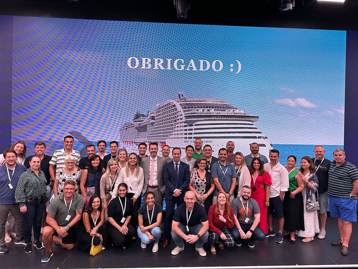 Agentes de viagens a bordo do MSC World Europa, com o time da MSC Cruzeiros: Eliz Silva, Adrian Ursilli, Eduardo Simões, Paula Sperle e Fernanda Zebral