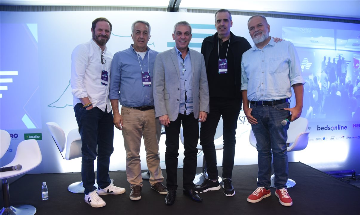 Luciano Guimarães e Sylvio Ferraz, da BeFly, Fernando Santos, da Abav-SP | Aviesp, Marcelo Cohen, da BeFly, e Artur Andrade, da PANROTAS