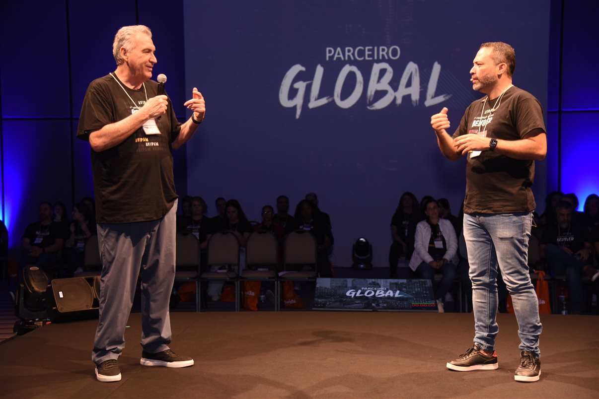 O presidente da AVIPAM, Antonio Fernando Slomp, e o vice-presidente de Operações da TMC, Peterson Prado