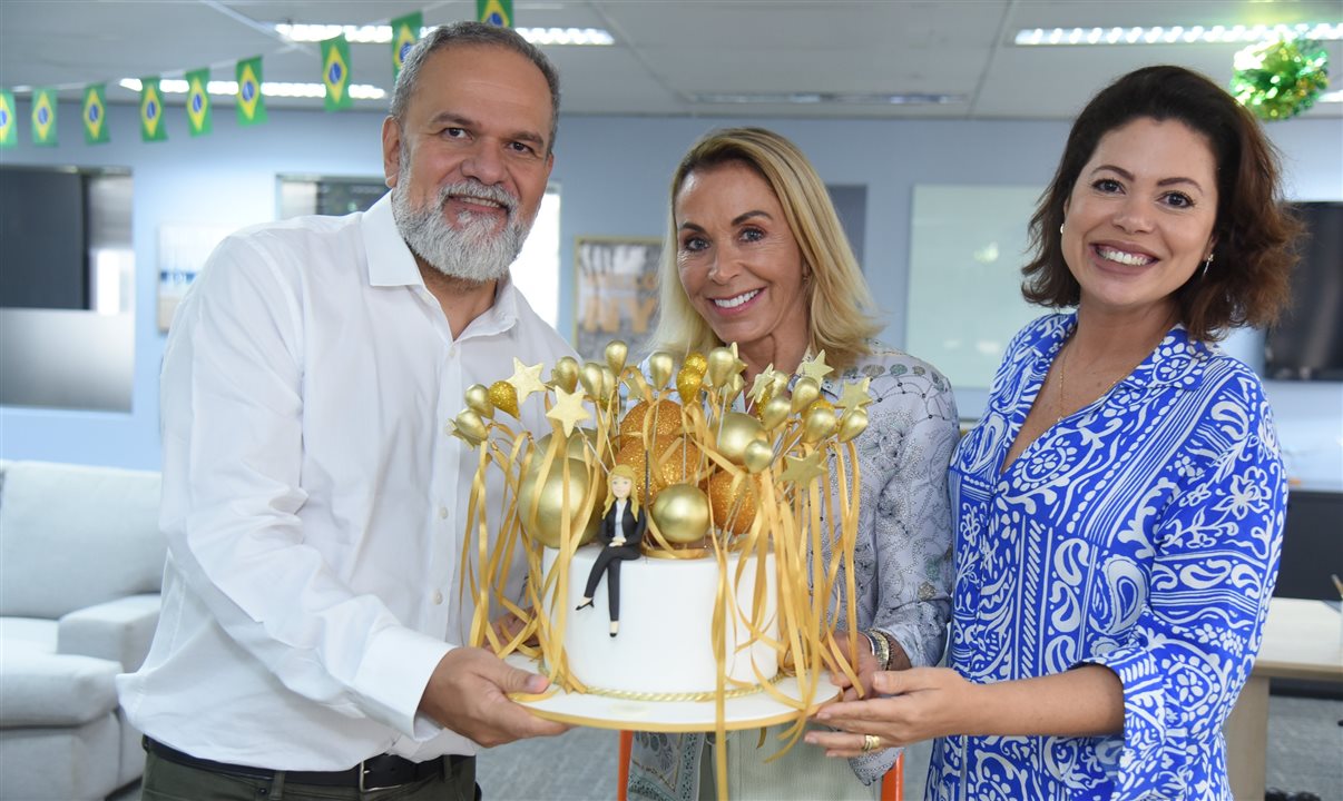 O editor-chefe da PANROTAS, Artur Andrade, com a diretora geral da Interep, Cynthia Rodrigues, e a diretora comercial da operadora, Rebeca Ferreira