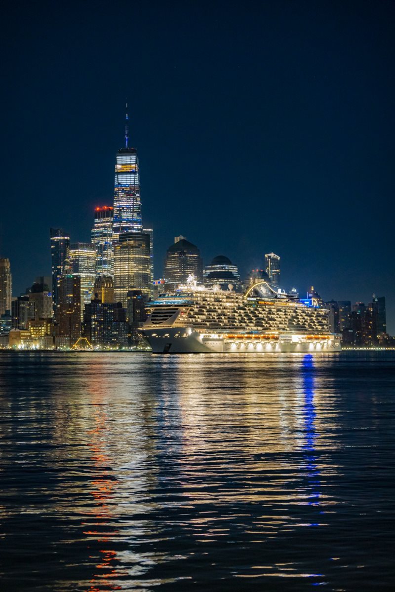 MSC Seascape na noite de Nova York, onde foi inaugurado