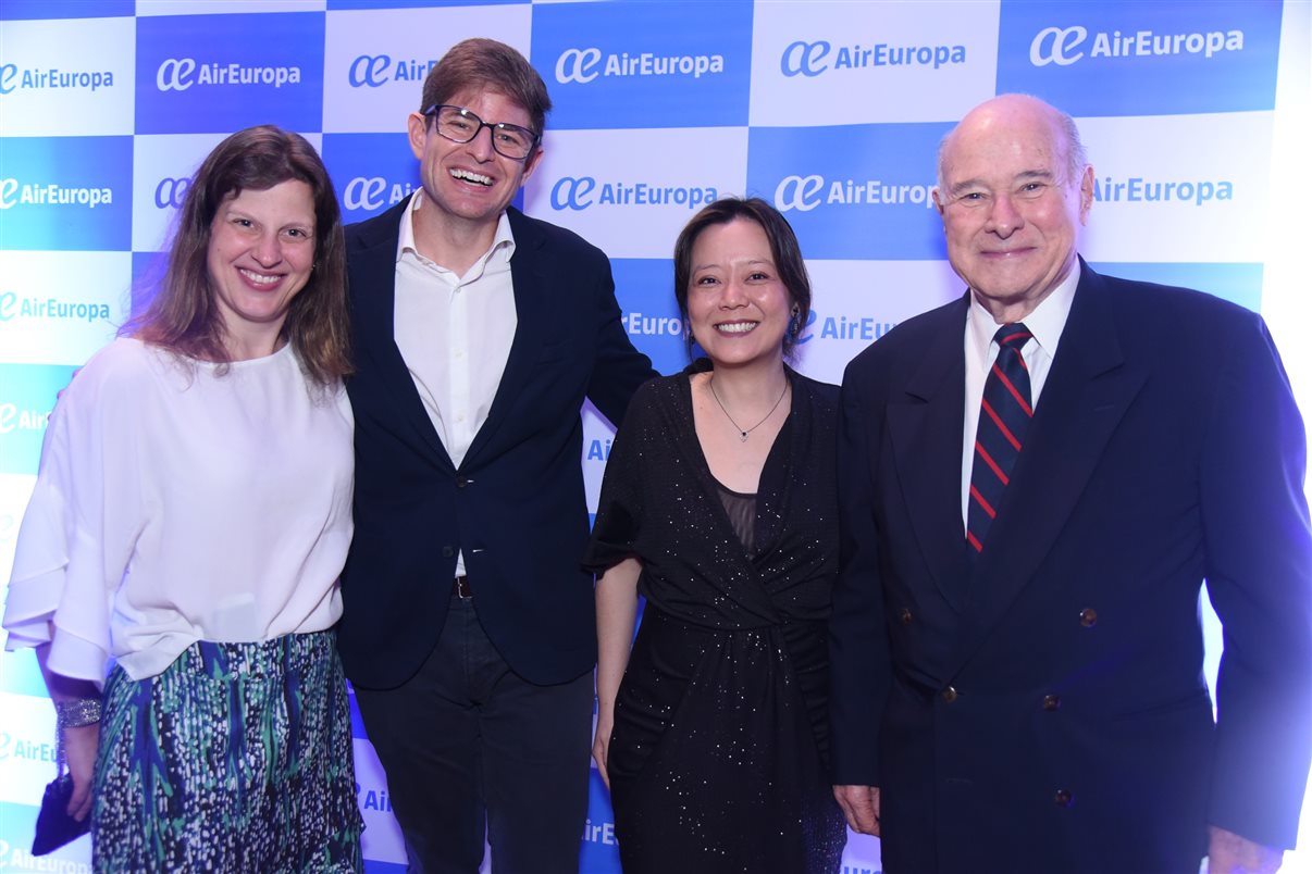 Marianna Alcorta (Abav), Gonzalo Romero (Air Europa), Claudia Shishido (Air Europa) e Guillermo Alcorta (PANROTAS)