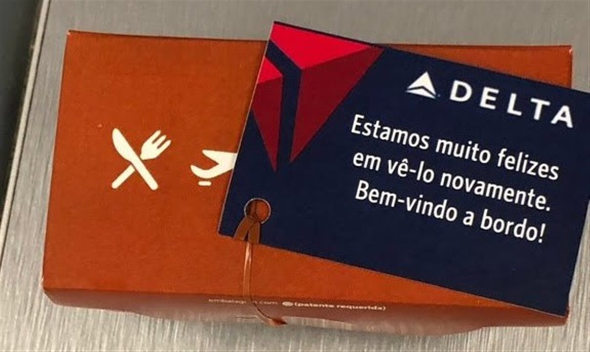Clientes do Rio que embarcaram no primeiro voo da companhia aérea para Atlanta receberam um presente surpresa de brigadeiros