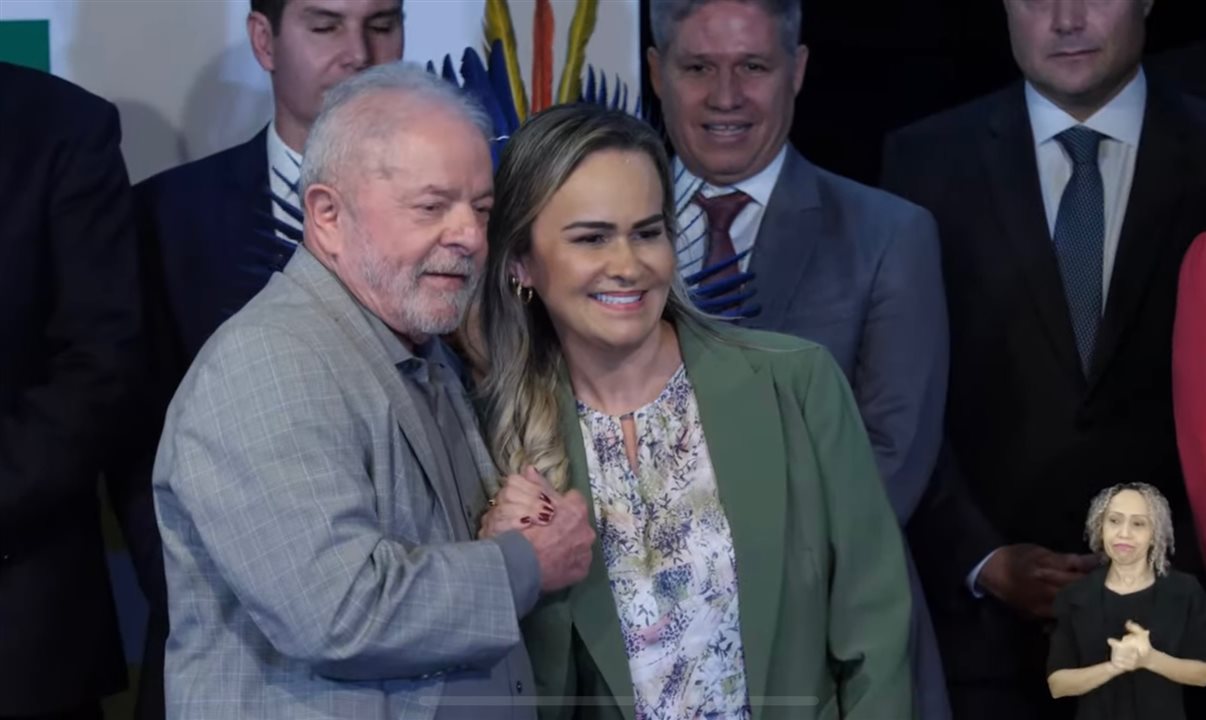 Daniela Carneiro com o presidente eleito Lula