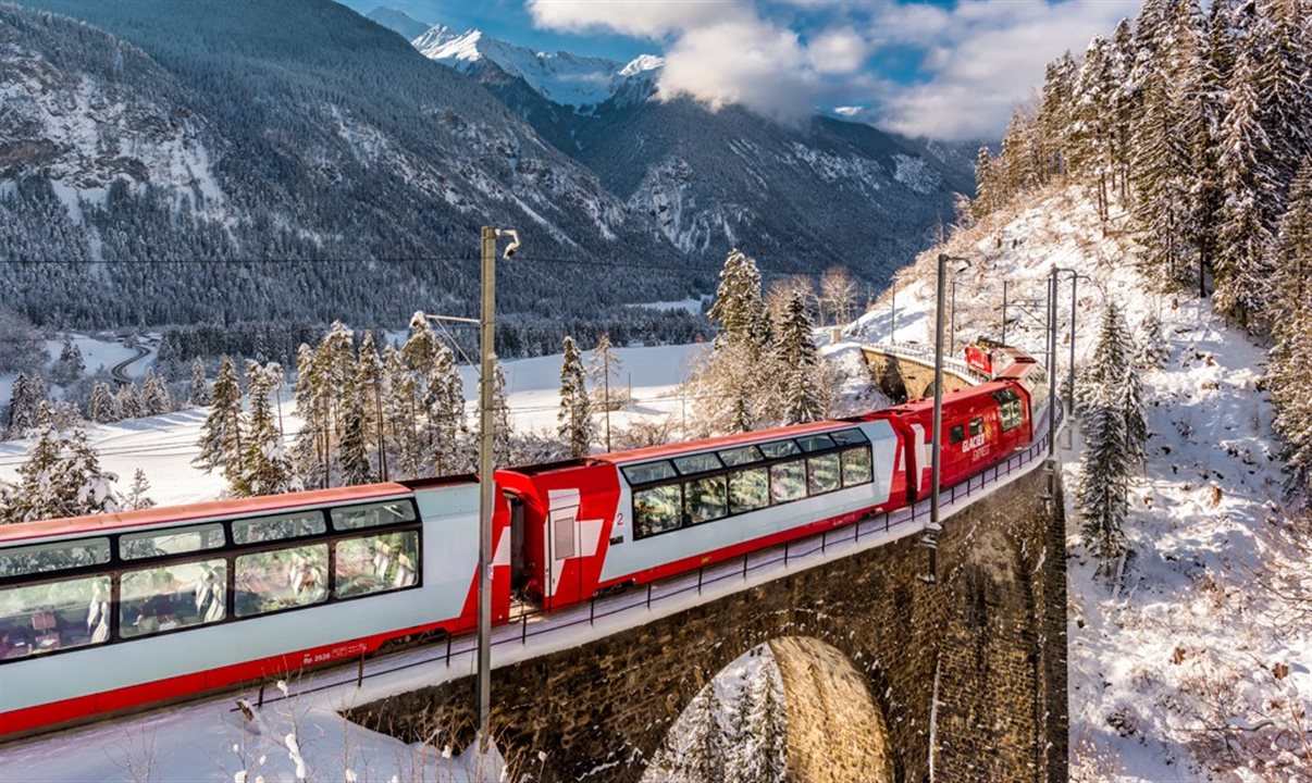 O pacote de viagem inclui cidades como Lucerna, Interlaken, Zermatt e St. Moritz