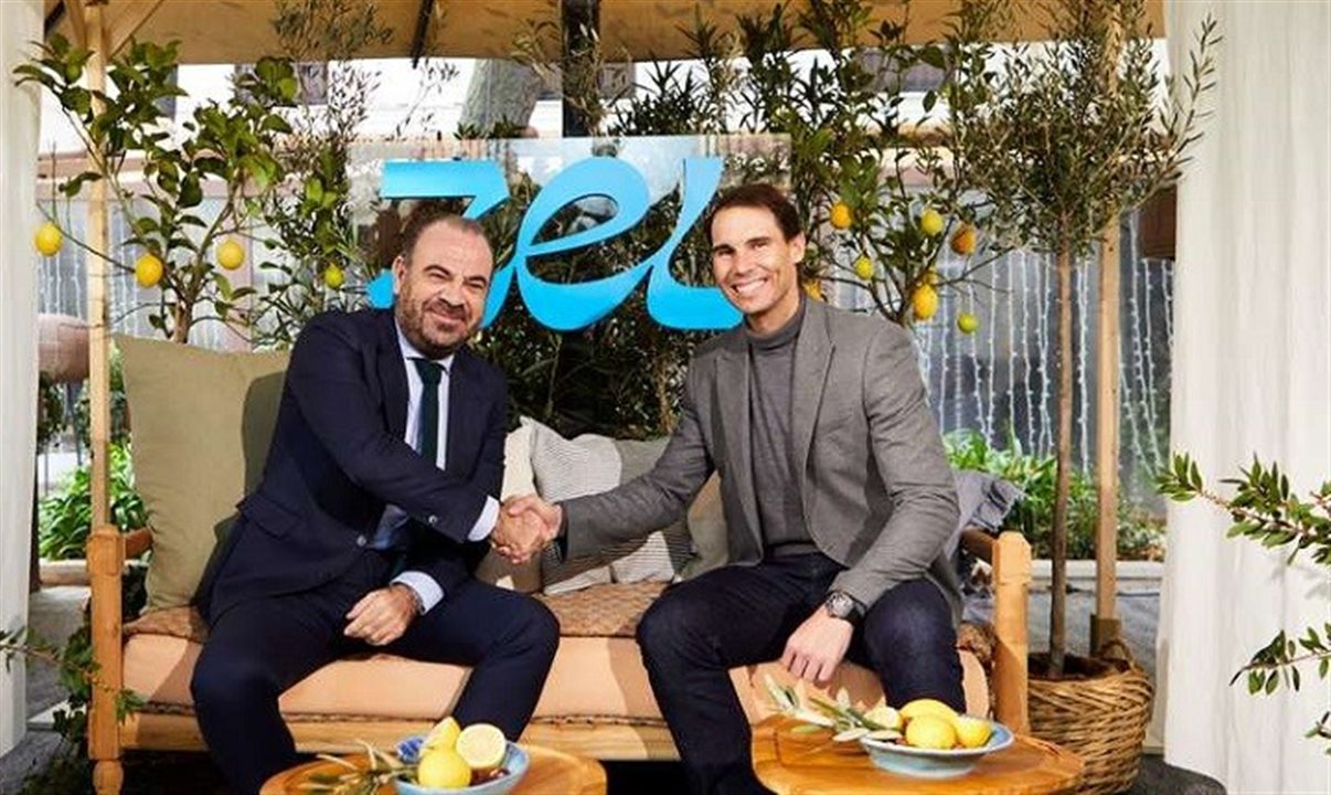 O tenista Rafael Nadal e Gabriel Escarrer, CEO da Meliá Hotels International, lançaram hoje (9) uma nova marca hoteleira